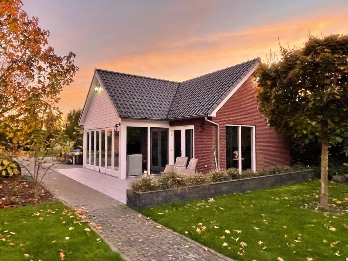 Gastenverblijf Bij De Buuren Dirksland 外观 照片