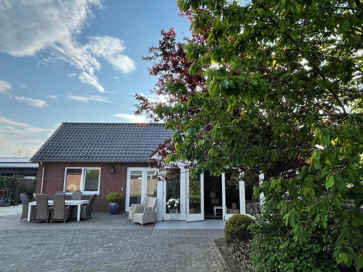 Gastenverblijf Bij De Buuren Dirksland 外观 照片