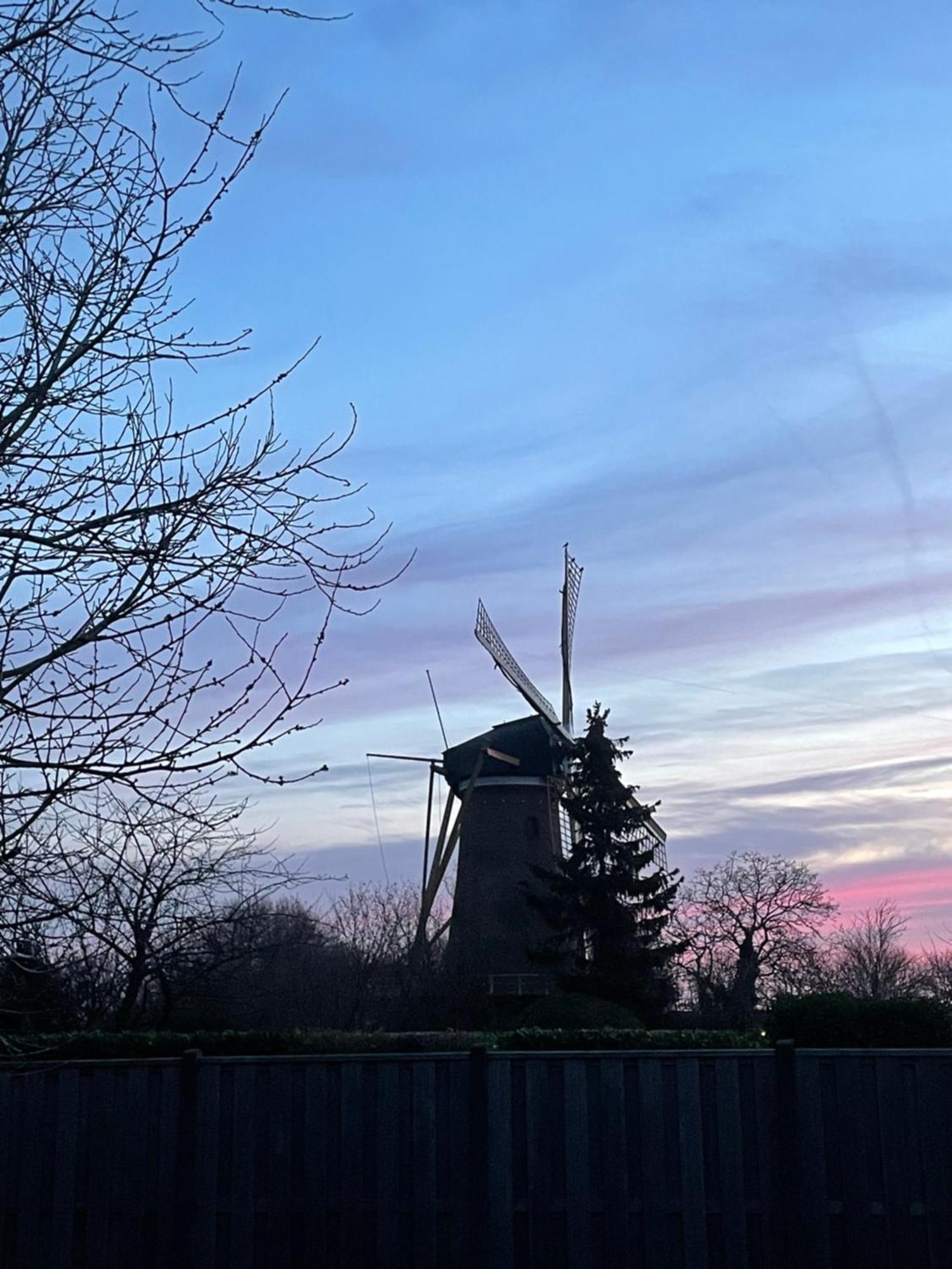 Gastenverblijf Bij De Buuren Dirksland 外观 照片