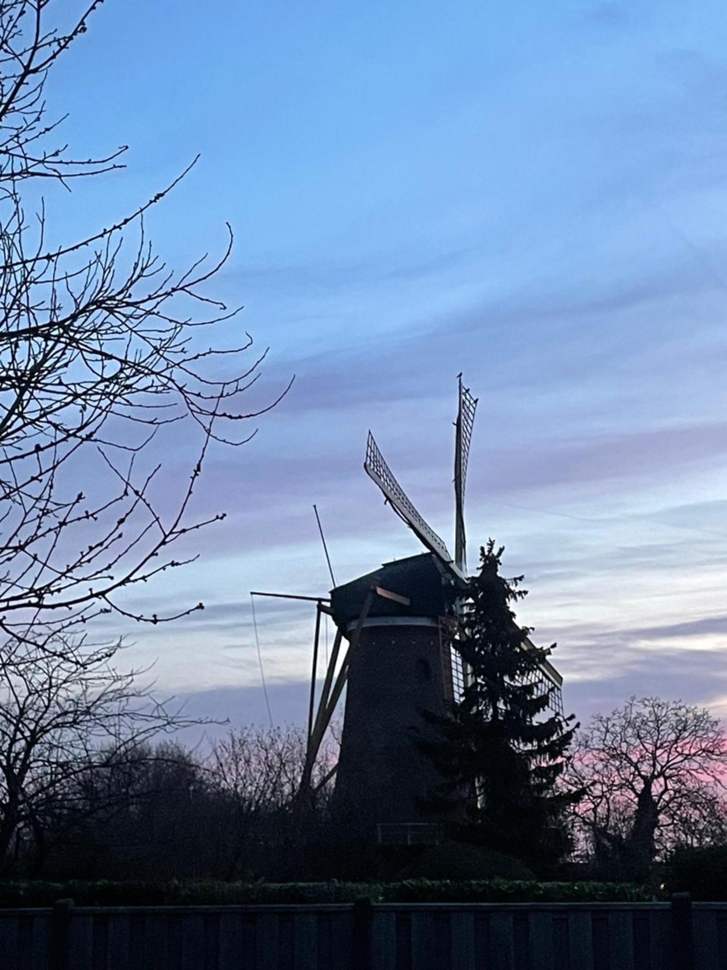 Gastenverblijf Bij De Buuren Dirksland 外观 照片